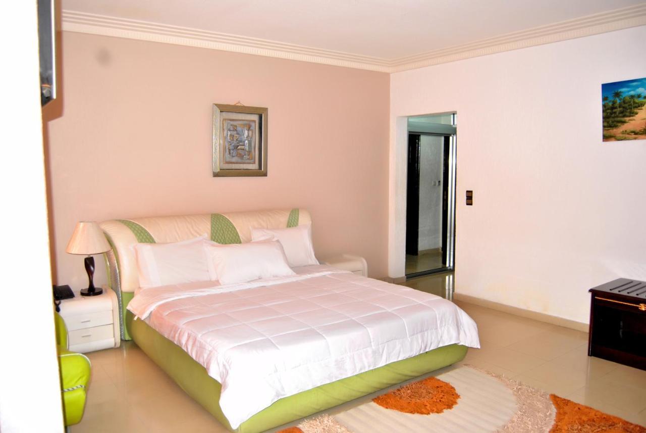 Riviera Hotel Benin Cotonou Esterno foto