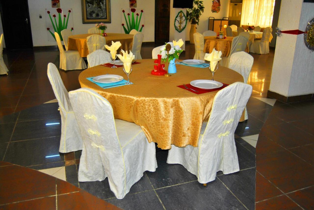 Riviera Hotel Benin Cotonou Esterno foto