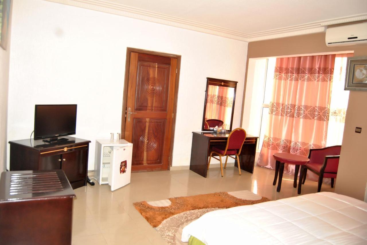 Riviera Hotel Benin Cotonou Esterno foto